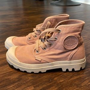 Palladium boots pink women’s 7, like new!